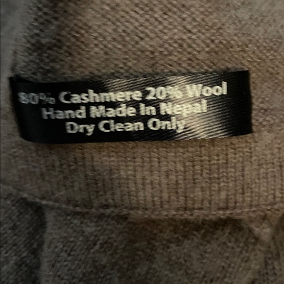 Elegant Brown cashmere poncho - Picture 4 of 5